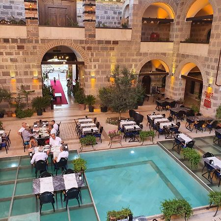 Cesme Kanuni Kervansaray Historical Hotel Bagian luar foto