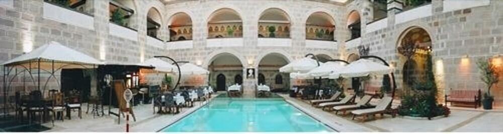Cesme Kanuni Kervansaray Historical Hotel Bagian luar foto