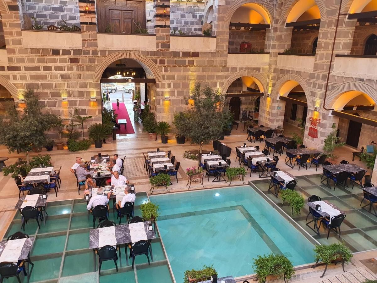 Cesme Kanuni Kervansaray Historical Hotel Bagian luar foto