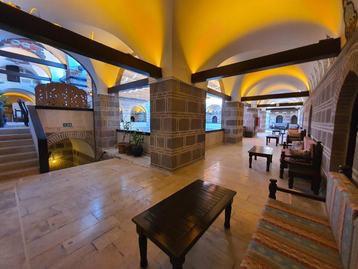 Cesme Kanuni Kervansaray Historical Hotel Bagian luar foto