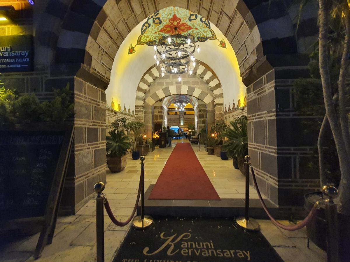 Cesme Kanuni Kervansaray Historical Hotel Bagian luar foto