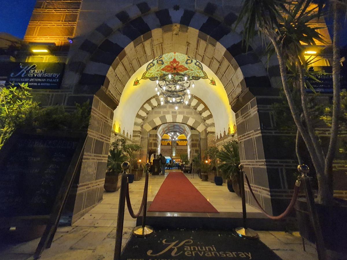 Cesme Kanuni Kervansaray Historical Hotel Bagian luar foto
