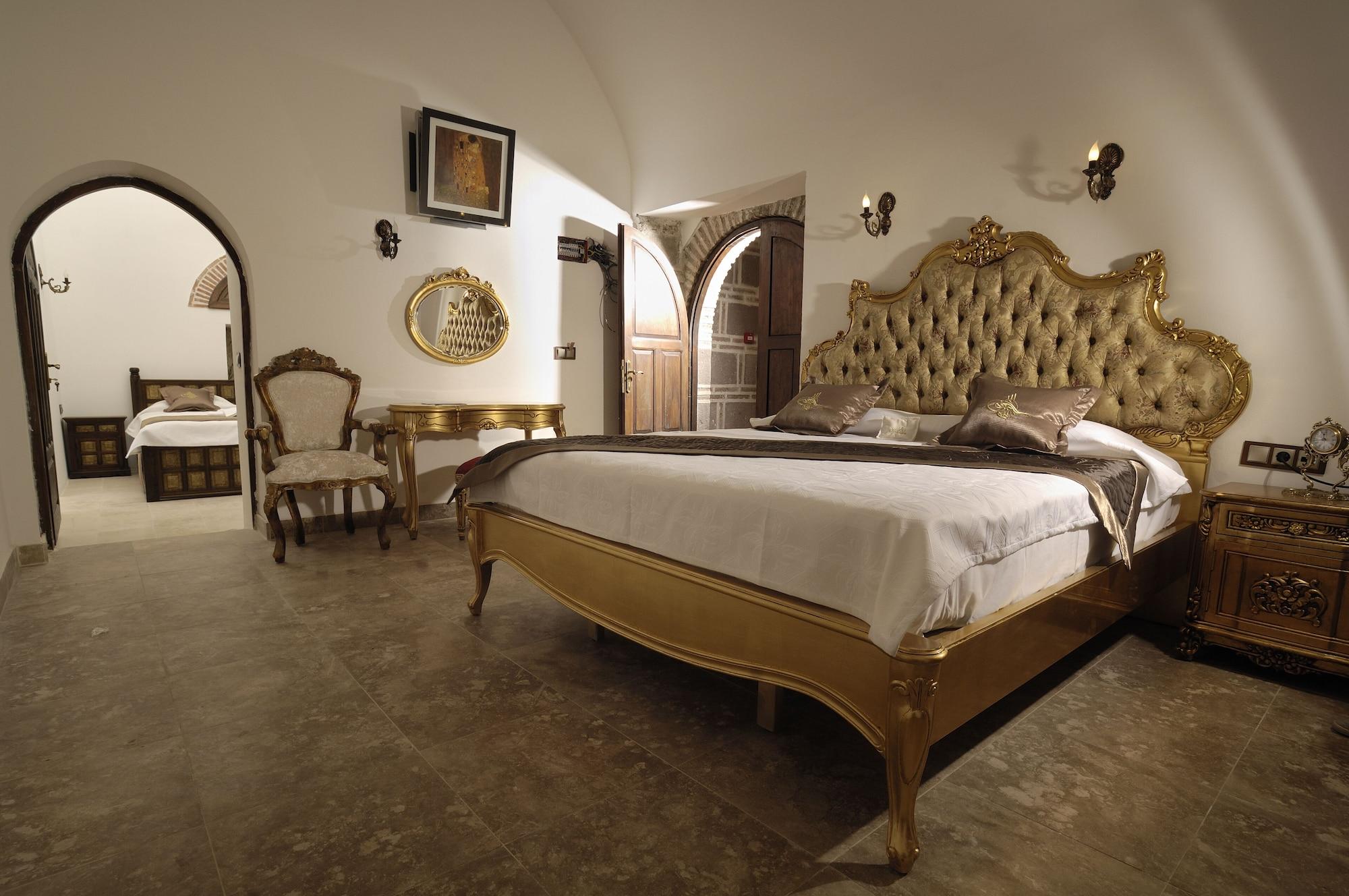 Cesme Kanuni Kervansaray Historical Hotel Ruang foto