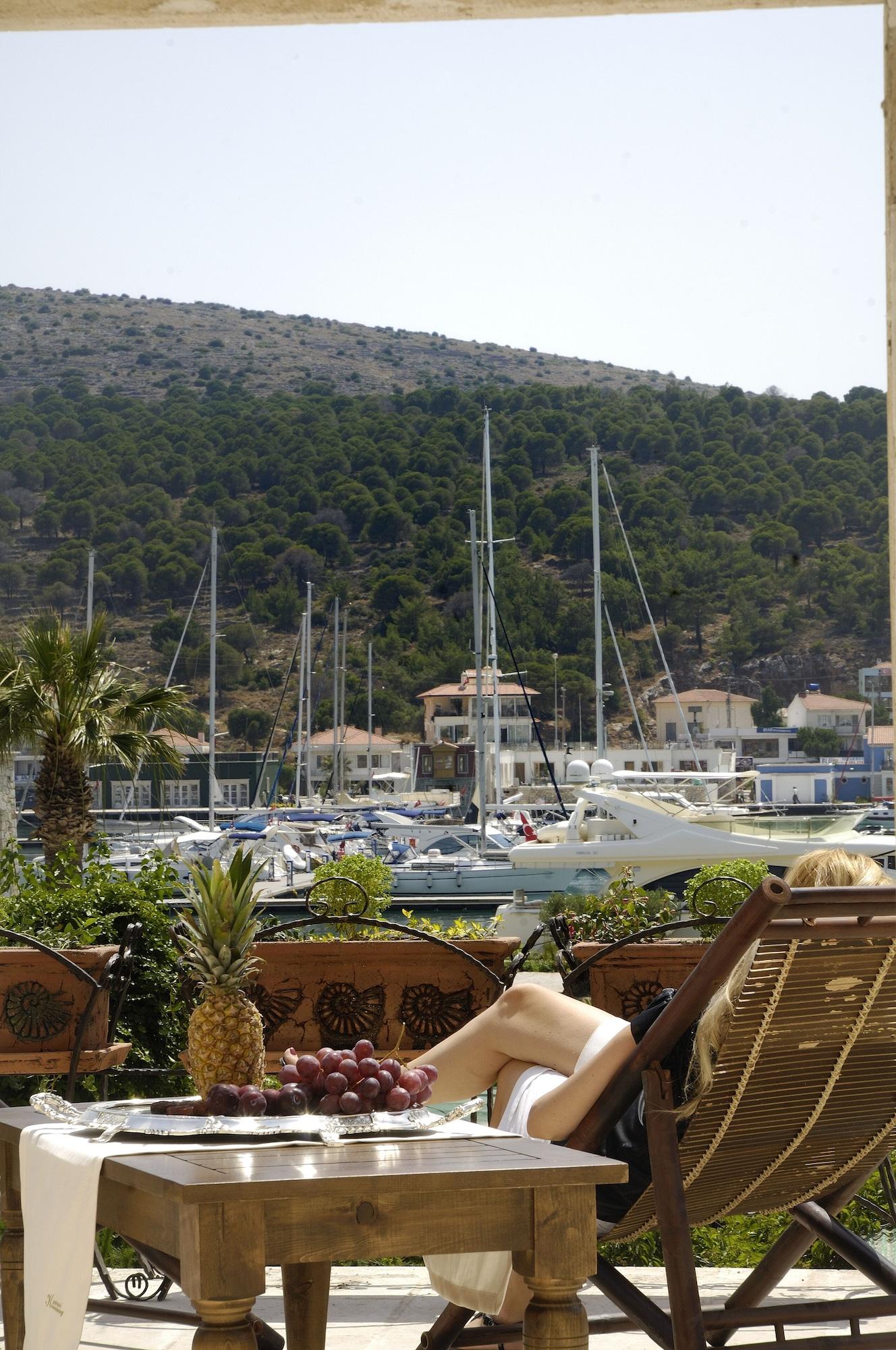 Cesme Kanuni Kervansaray Historical Hotel Bagian luar foto