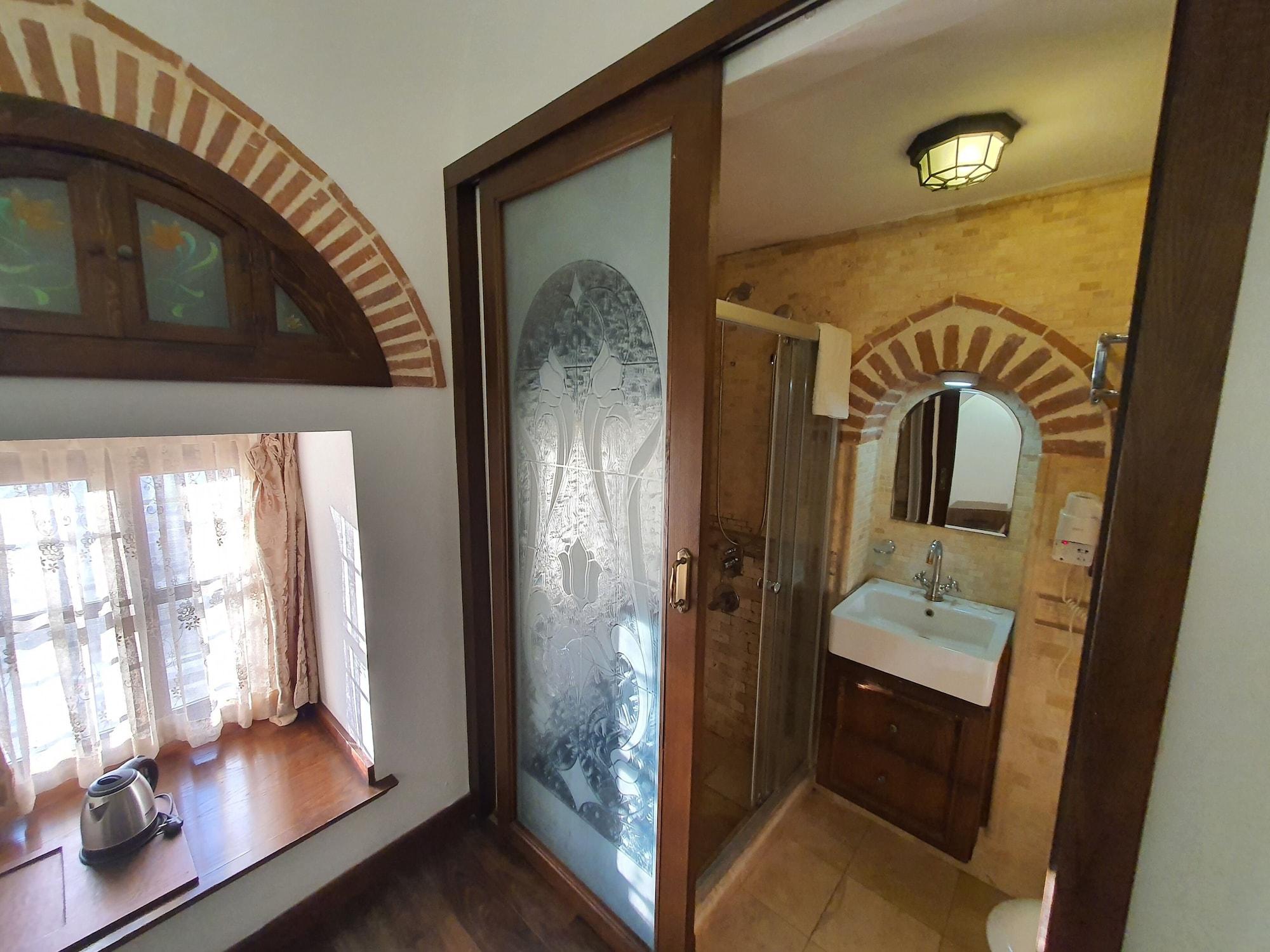 Cesme Kanuni Kervansaray Historical Hotel Bagian luar foto