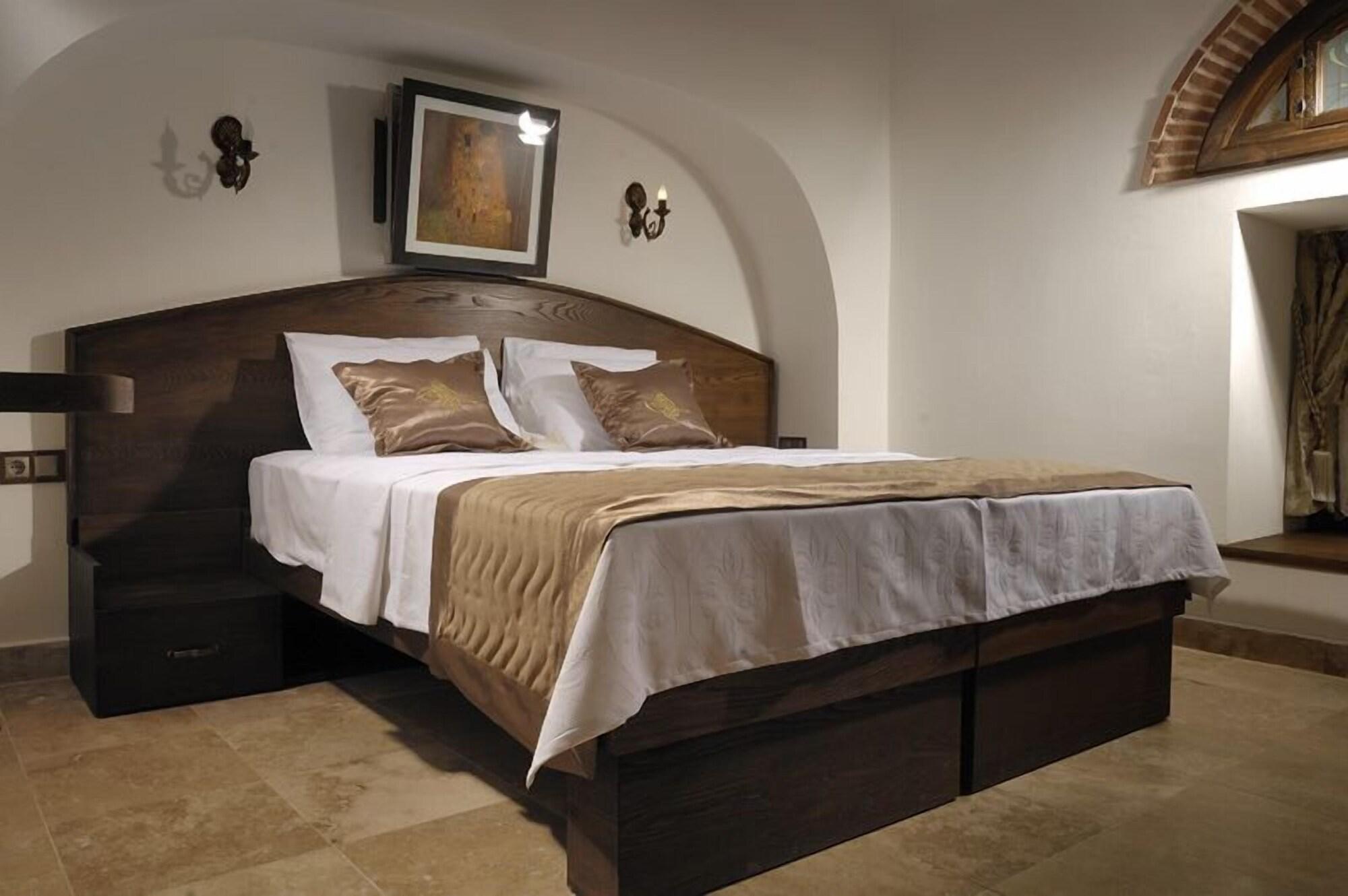 Cesme Kanuni Kervansaray Historical Hotel Bagian luar foto
