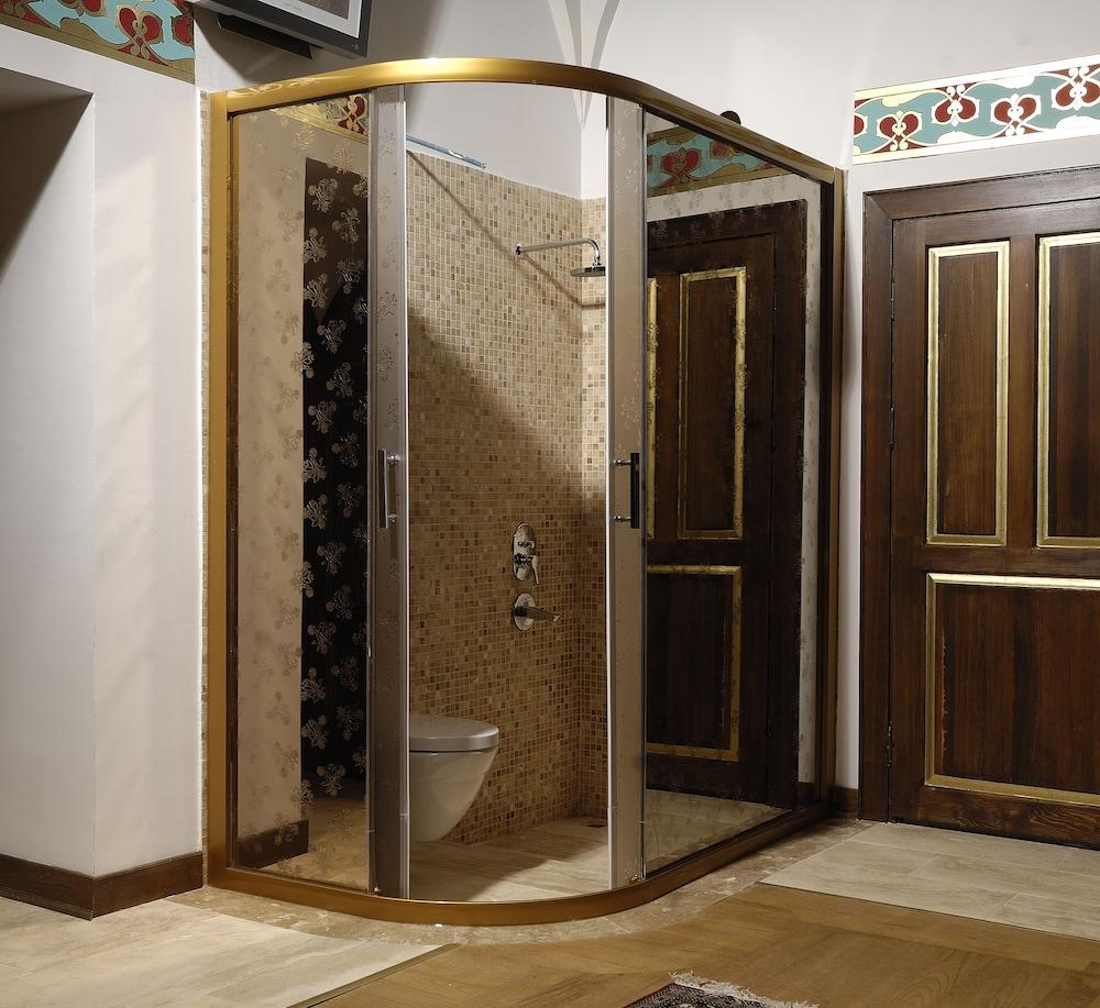 Cesme Kanuni Kervansaray Historical Hotel Bagian luar foto