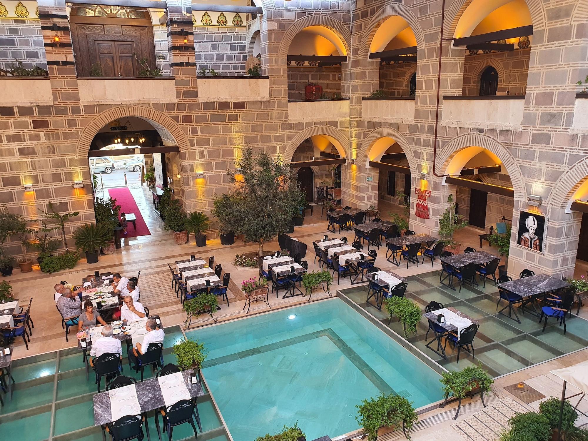 Cesme Kanuni Kervansaray Historical Hotel Bagian luar foto