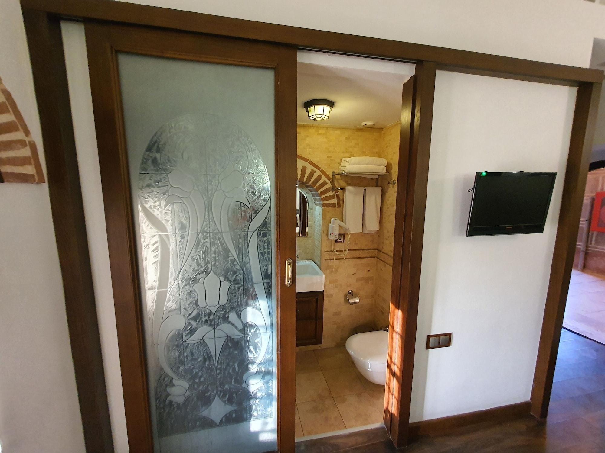 Cesme Kanuni Kervansaray Historical Hotel Bagian luar foto