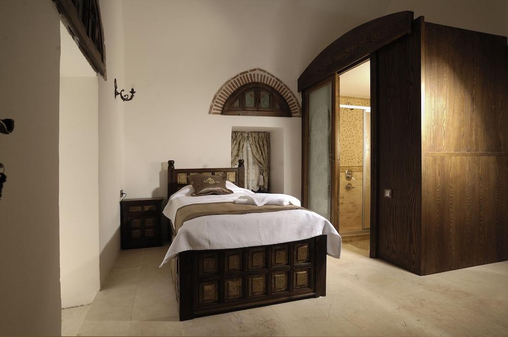 Cesme Kanuni Kervansaray Historical Hotel Bagian luar foto