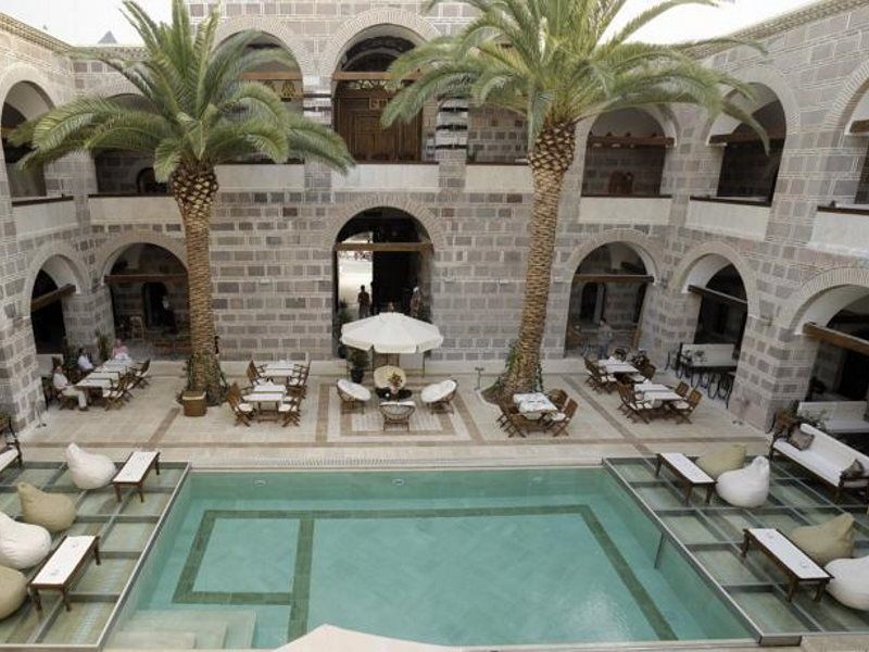 Cesme Kanuni Kervansaray Historical Hotel Bagian luar foto