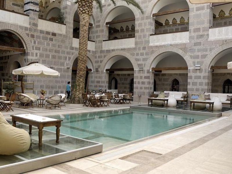 Cesme Kanuni Kervansaray Historical Hotel Bagian luar foto
