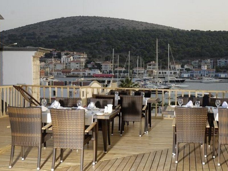 Cesme Kanuni Kervansaray Historical Hotel Bagian luar foto