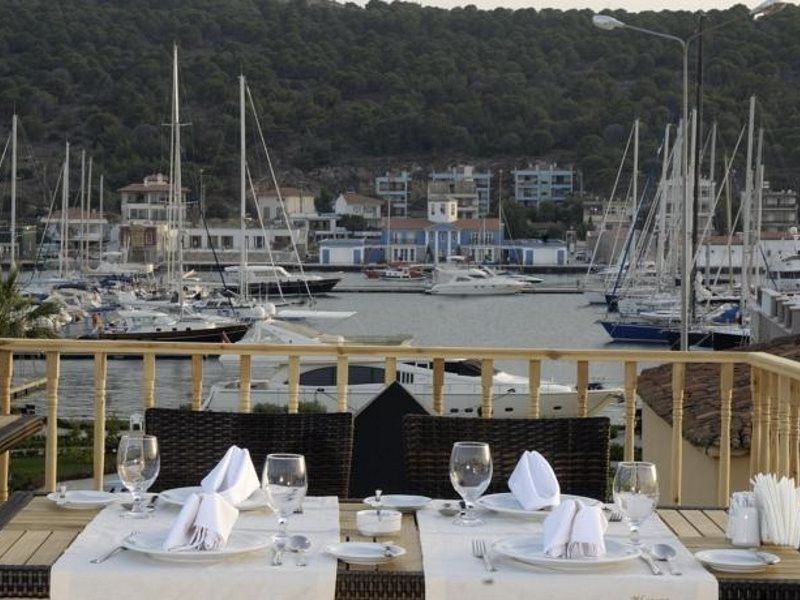 Cesme Kanuni Kervansaray Historical Hotel Bagian luar foto