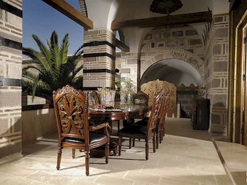 Cesme Kanuni Kervansaray Historical Hotel Bagian luar foto