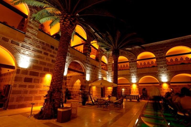 Cesme Kanuni Kervansaray Historical Hotel Bagian luar foto