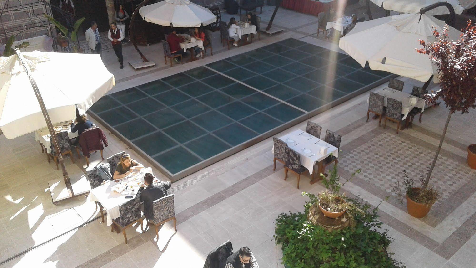 Cesme Kanuni Kervansaray Historical Hotel Bagian luar foto
